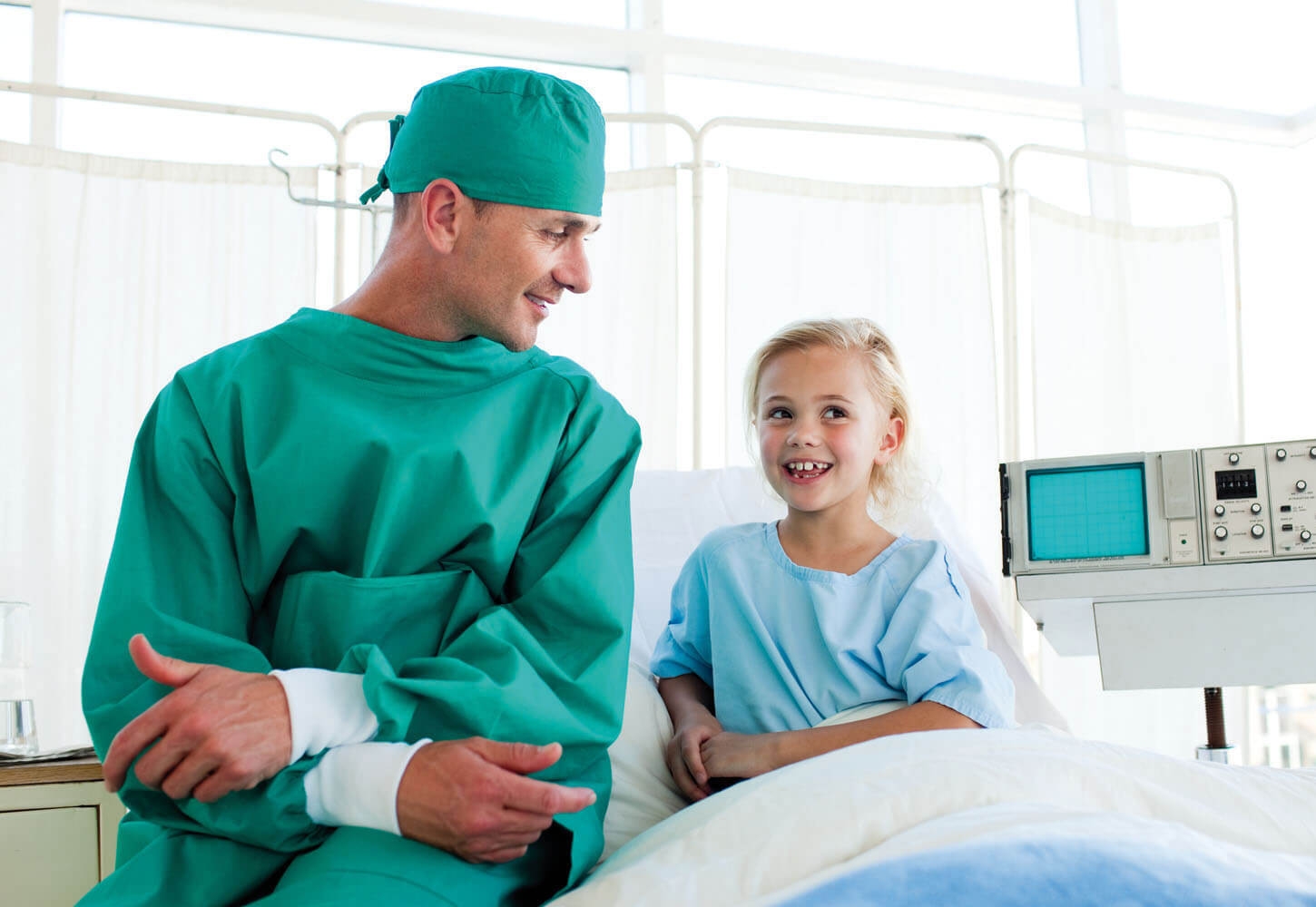 Оказание помощи детским хирургом ребенку